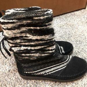 TOMS boots 7.5